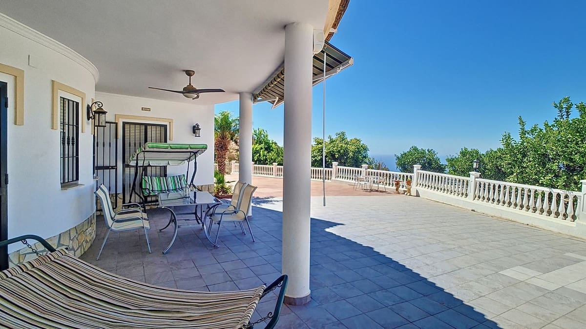 4 bedroom Villa for sale in Arenas with pool garage - € 625,000 (Ref: 9909744)