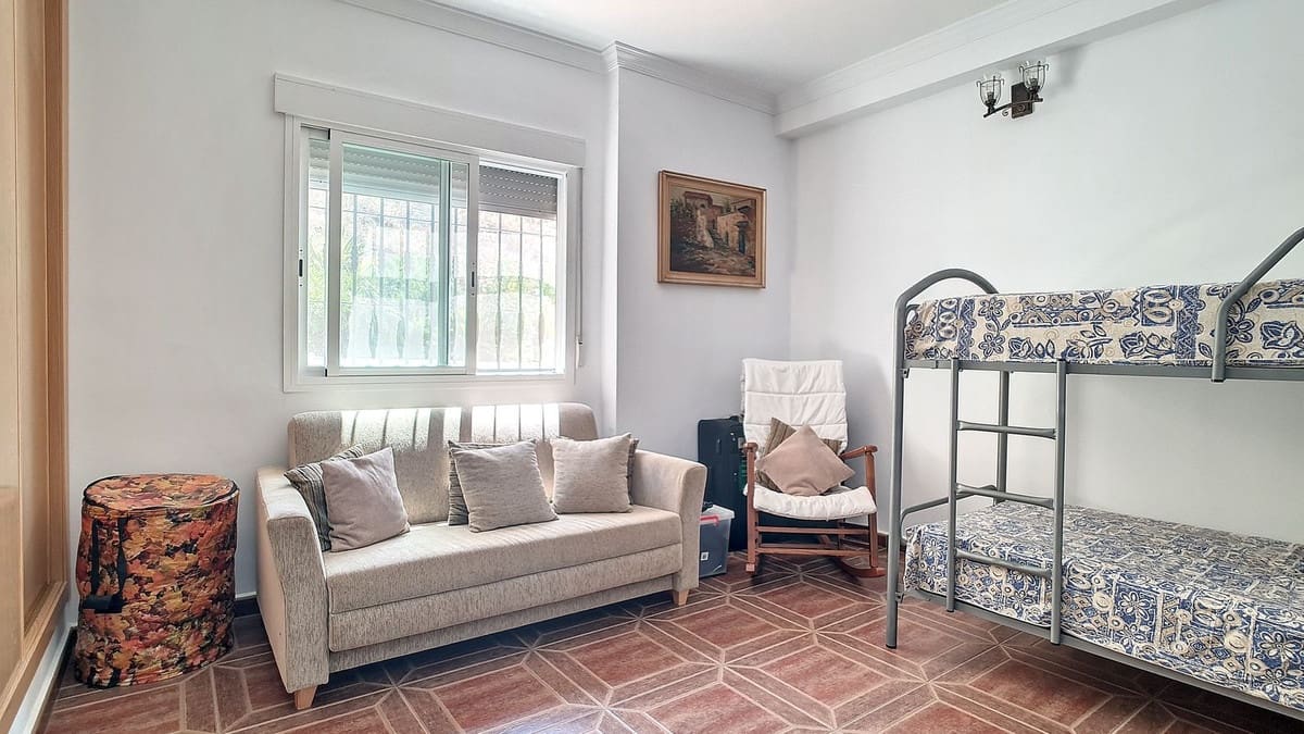 4 bedroom Villa for sale in Arenas with pool garage - € 625,000 (Ref: 9909744)