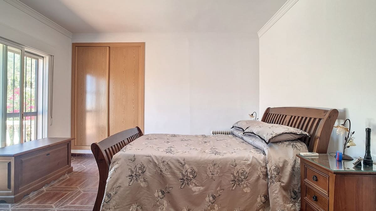 4 bedroom Villa for sale in Arenas with pool garage - € 625,000 (Ref: 9909744)
