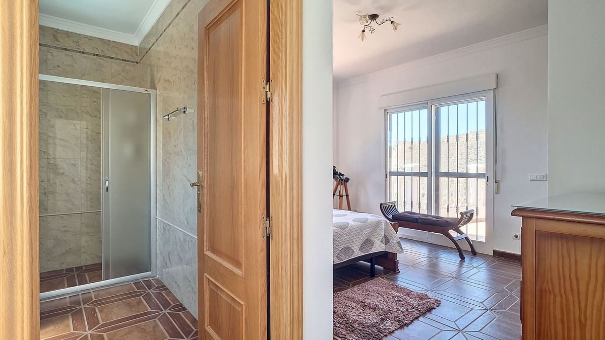 4 bedroom Villa for sale in Arenas with pool garage - € 625,000 (Ref: 9909744)