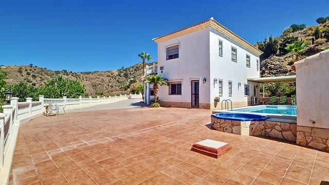 4 bedroom Villa for sale in Arenas with pool garage - € 625,000 (Ref: 9909744)