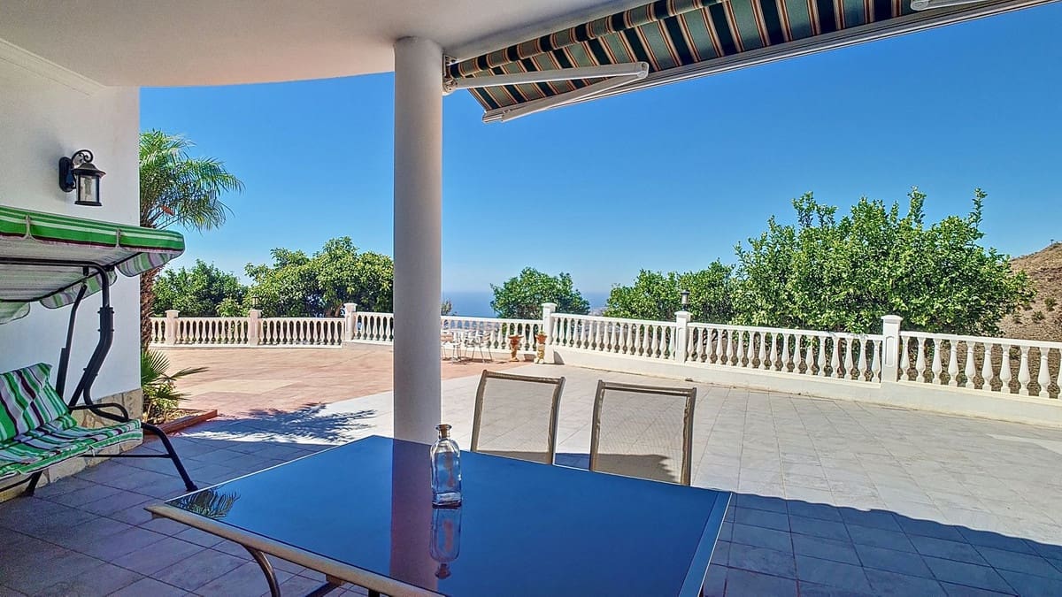 4 bedroom Villa for sale in Arenas with pool garage - € 625,000 (Ref: 9909744)