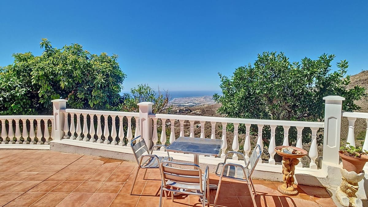 4 bedroom Villa for sale in Arenas with pool garage - € 625,000 (Ref: 9909744)