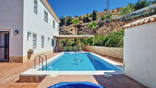4 bedroom Villa for sale in Arenas with pool garage - € 625,000 (Ref: 9909744)