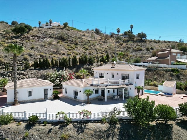 4 bedroom Villa for sale in Arenas with pool garage - € 625,000 (Ref: 9909744)