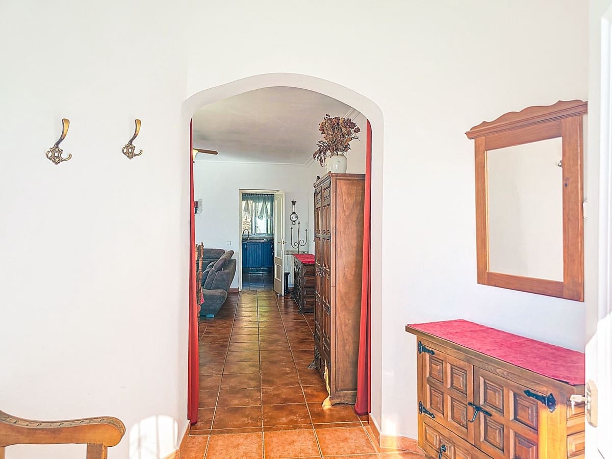 3 bedroom Villa for sale in Arenas with pool garage - € 535,000 (Ref: 9909745)