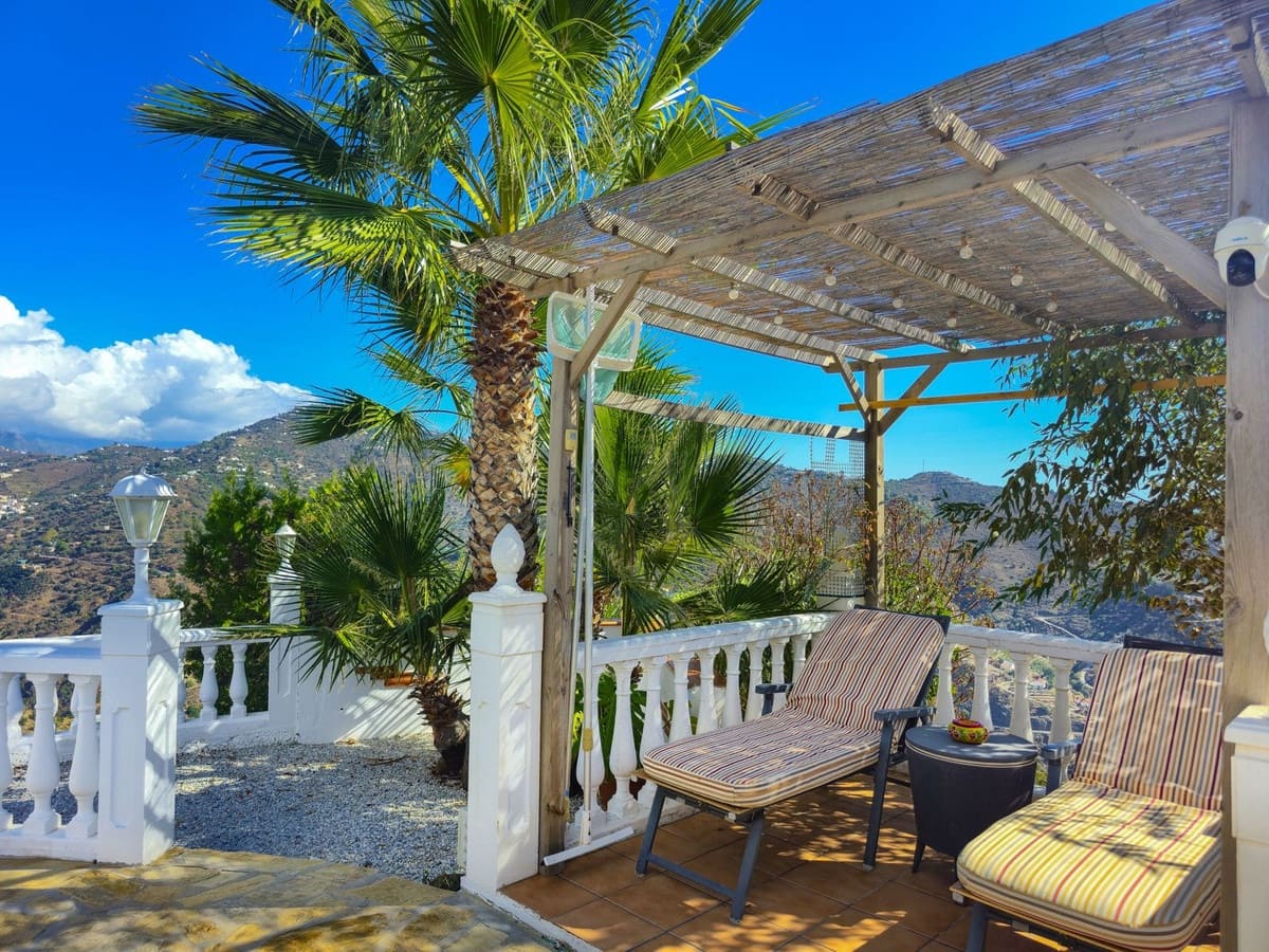 3 bedroom Villa for sale in Arenas with pool garage - € 535,000 (Ref: 9909745)