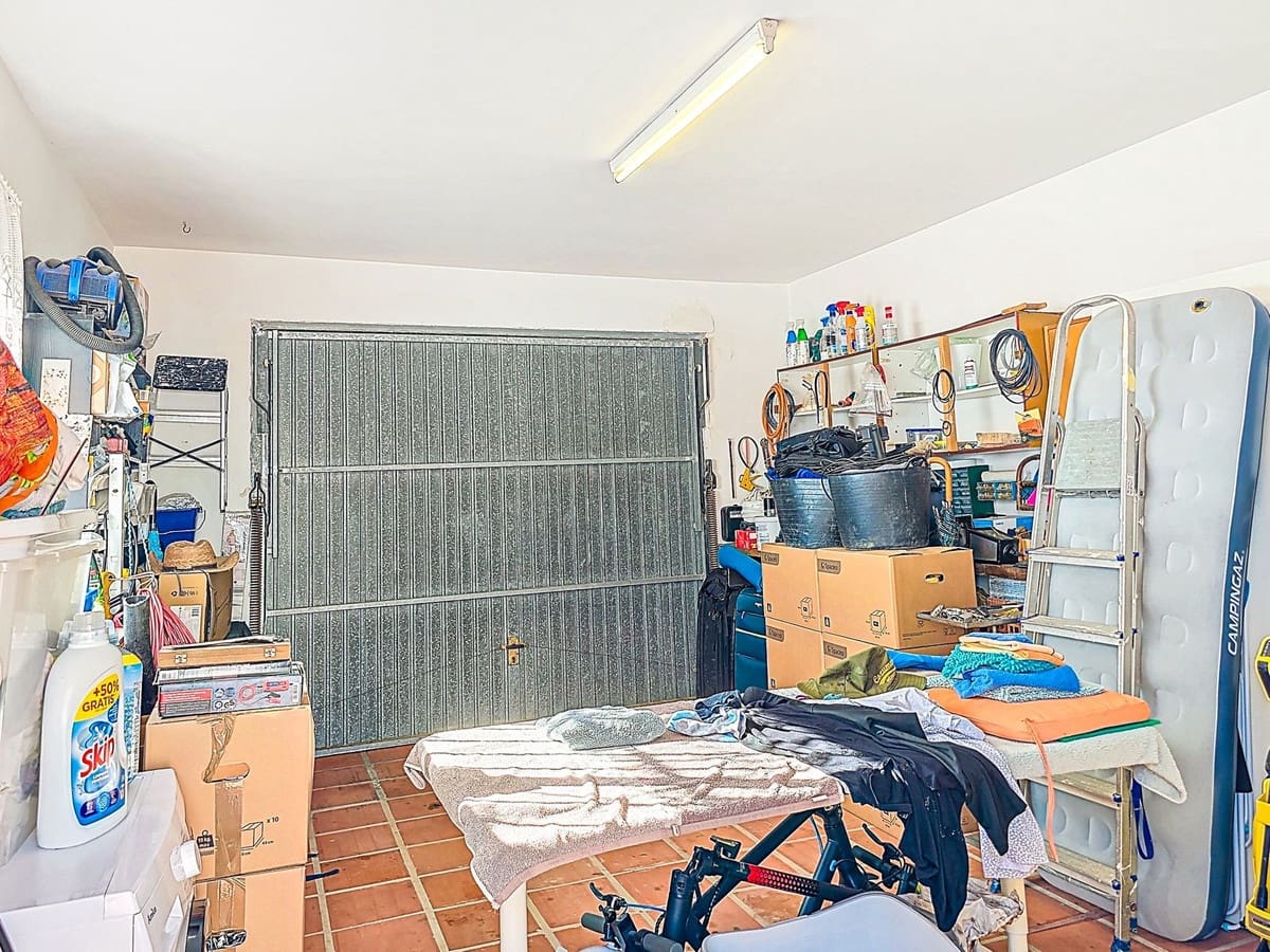 3 bedroom Villa for sale in Arenas with pool garage - € 535,000 (Ref: 9909745)