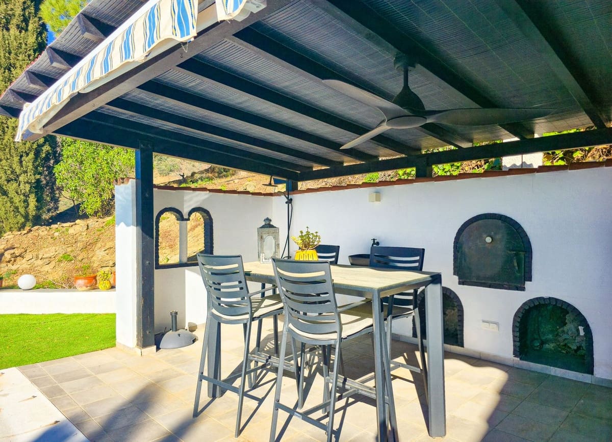 3 sovrum Villa till salu i Arenas med pool garage - 489 000 € (Ref: 9909746)