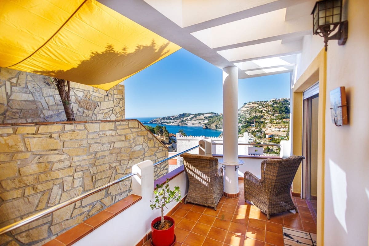 Chalet de 3 habitaciones en Almuñécar en venta con piscina garaje - 749.000 € (Ref: 9912384)