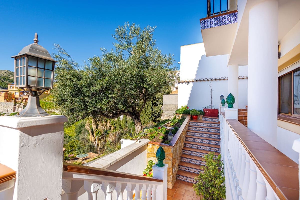 Chalet de 3 habitaciones en Almuñécar en venta con piscina garaje - 749.000 € (Ref: 9912384)
