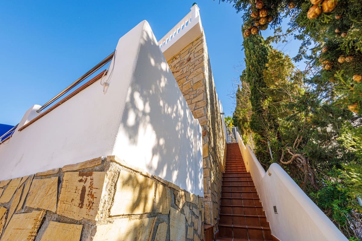 Chalet de 3 habitaciones en Almuñécar en venta con piscina garaje - 749.000 € (Ref: 9912384)