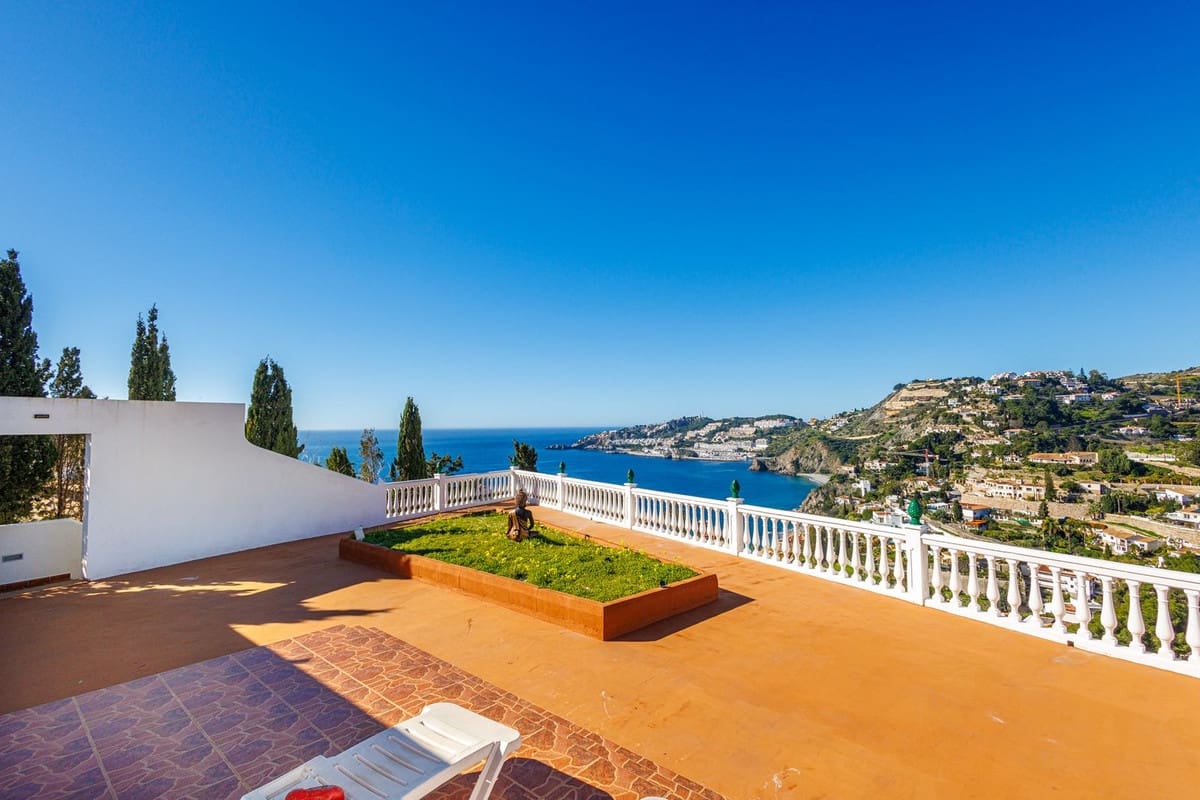 Chalet de 3 habitaciones en Almuñécar en venta con piscina garaje - 749.000 € (Ref: 9912384)