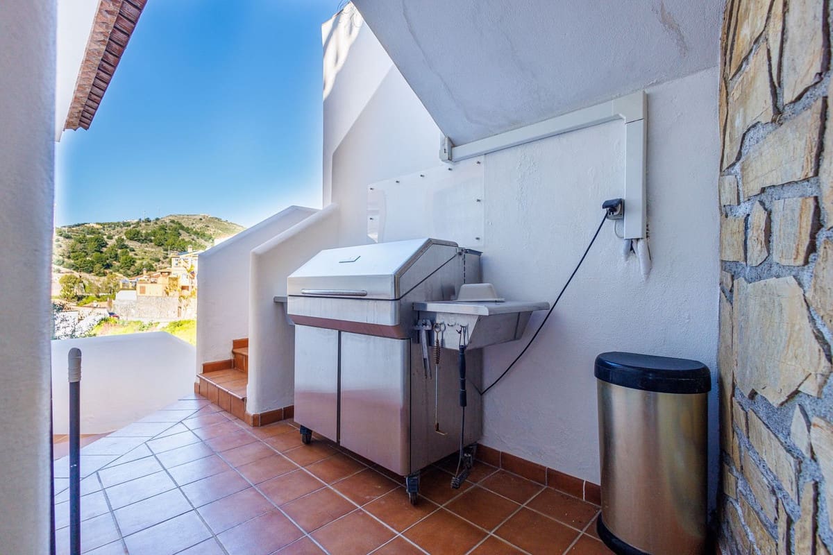 Chalet de 3 habitaciones en Almuñécar en venta con piscina garaje - 749.000 € (Ref: 9912384)