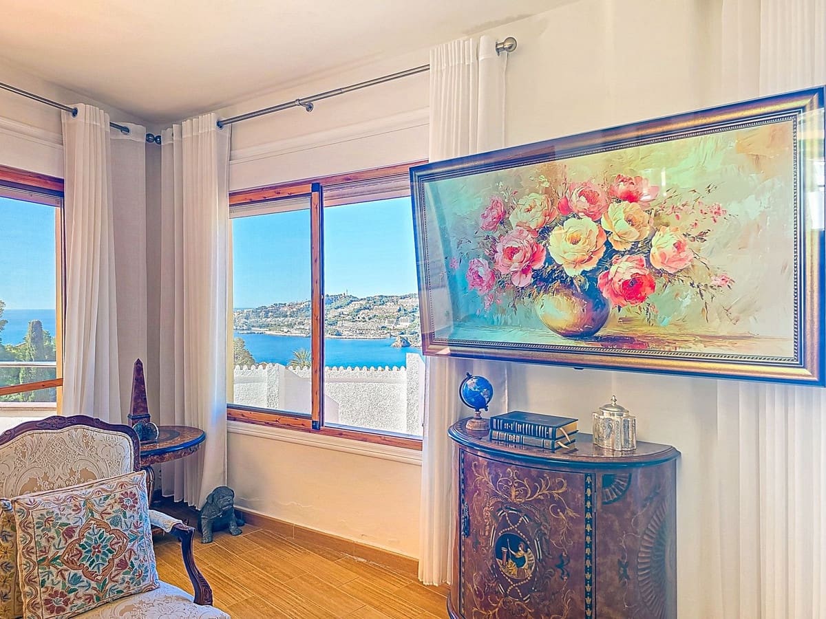 Chalet de 3 habitaciones en Almuñécar en venta con piscina garaje - 749.000 € (Ref: 9912384)