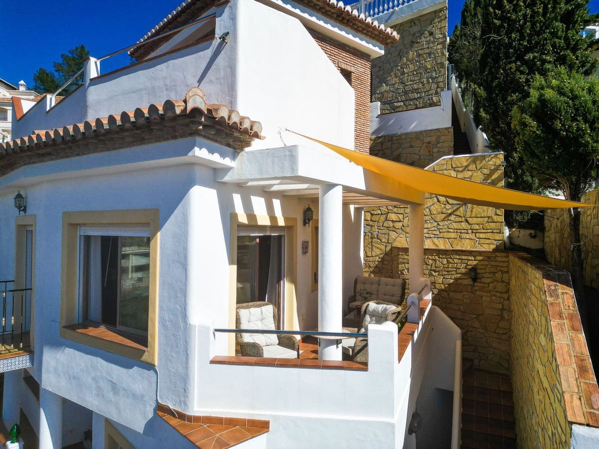 Chalet de 3 habitaciones en Almuñécar en venta con piscina garaje - 749.000 € (Ref: 9912384)