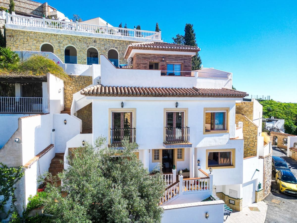 Chalet de 3 habitaciones en Almuñécar en venta con piscina garaje - 749.000 € (Ref: 9912384)