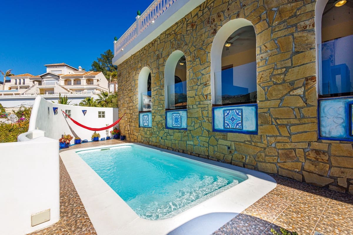 Chalet de 3 habitaciones en Almuñécar en venta con piscina garaje - 749.000 € (Ref: 9912384)