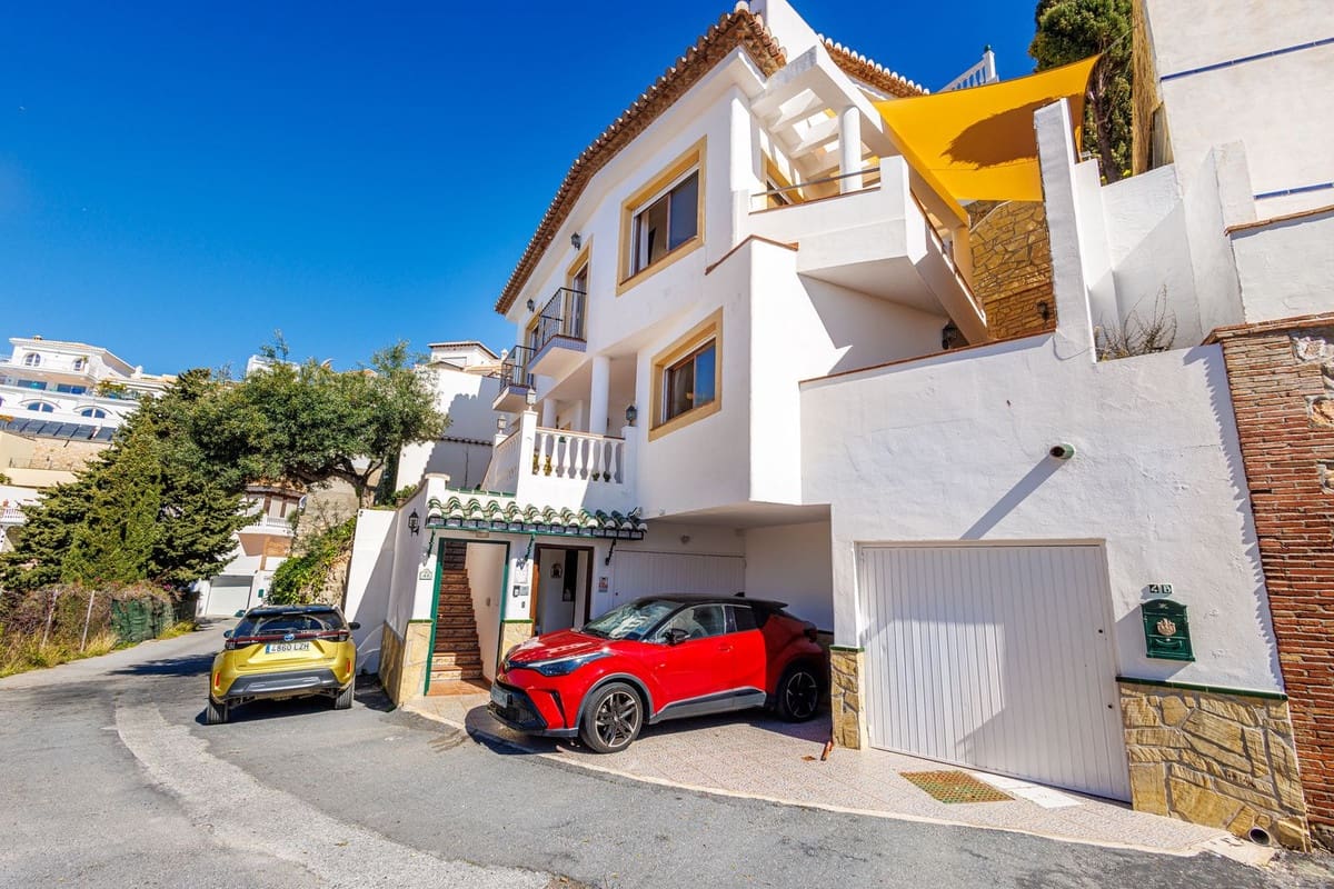 Chalet de 3 habitaciones en Almuñécar en venta con piscina garaje - 749.000 € (Ref: 9912384)