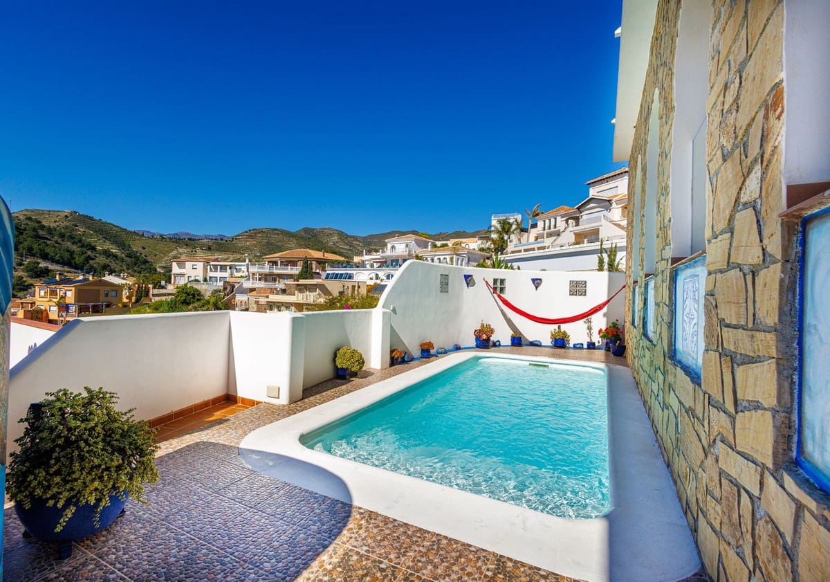 Chalet de 3 habitaciones en Almuñécar en venta con piscina garaje - 749.000 € (Ref: 9912384)