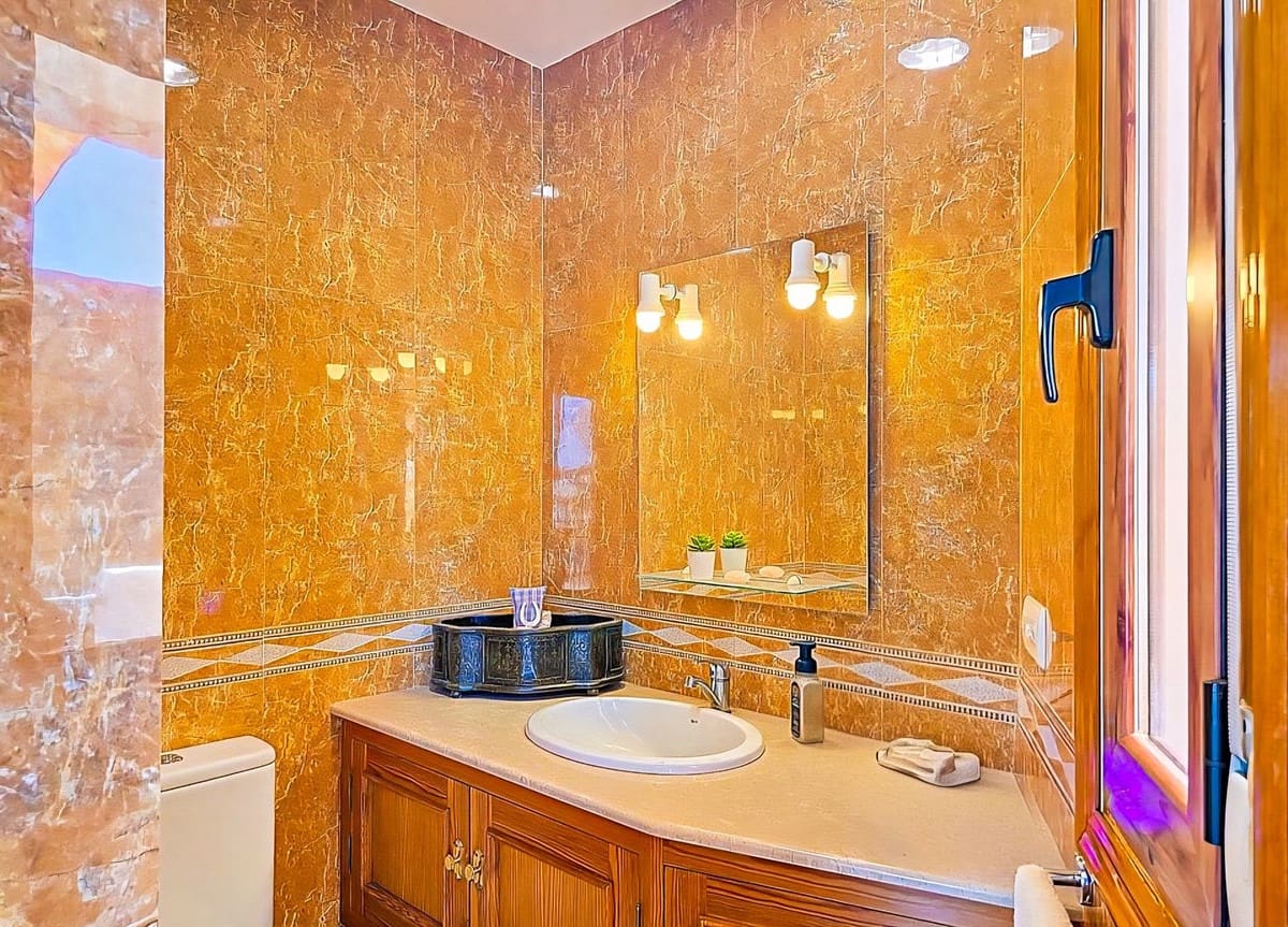 Chalet de 3 habitaciones en Almuñécar en venta con piscina garaje - 749.000 € (Ref: 9912384)