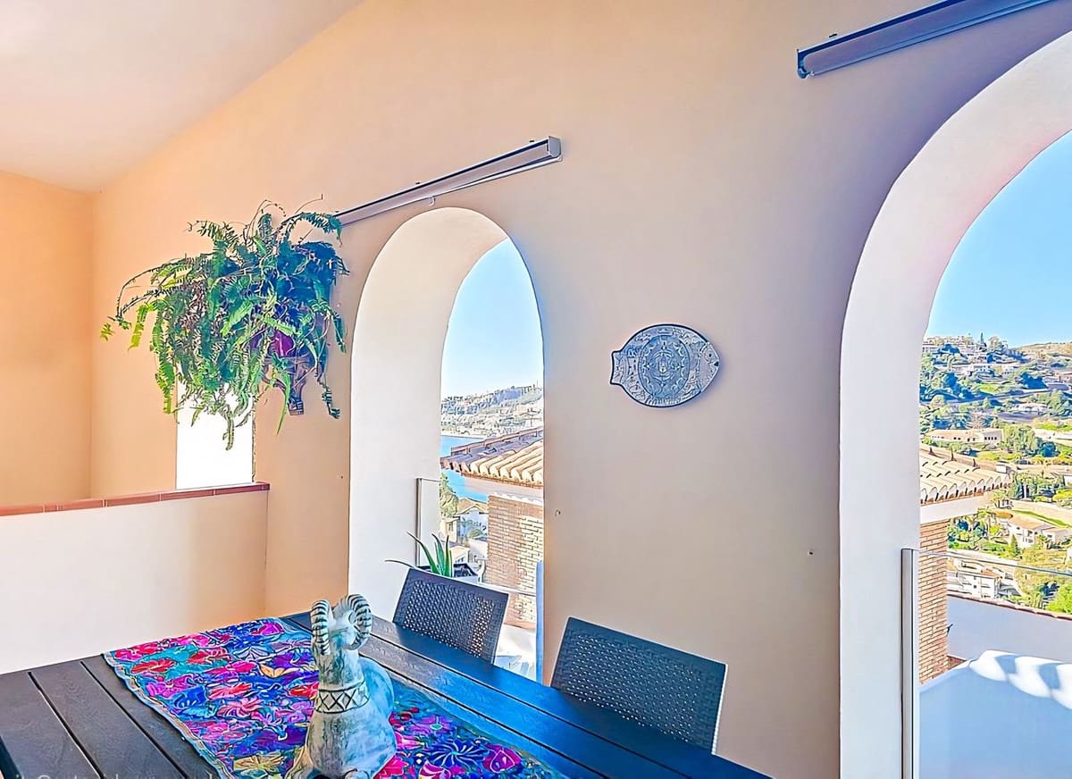 Chalet de 3 habitaciones en Almuñécar en venta con piscina garaje - 749.000 € (Ref: 9912384)