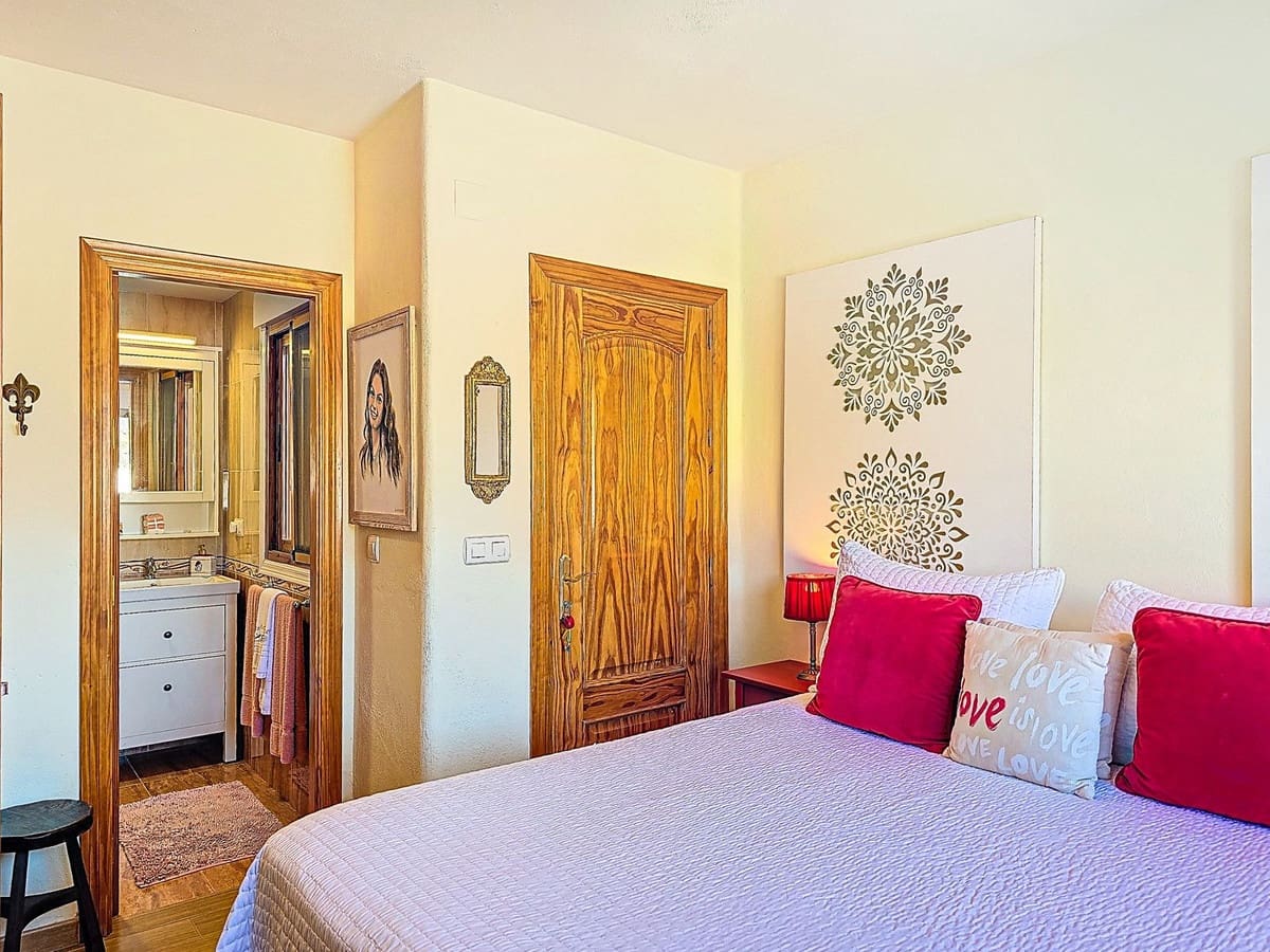Chalet de 3 habitaciones en Almuñécar en venta con piscina garaje - 749.000 € (Ref: 9912384)