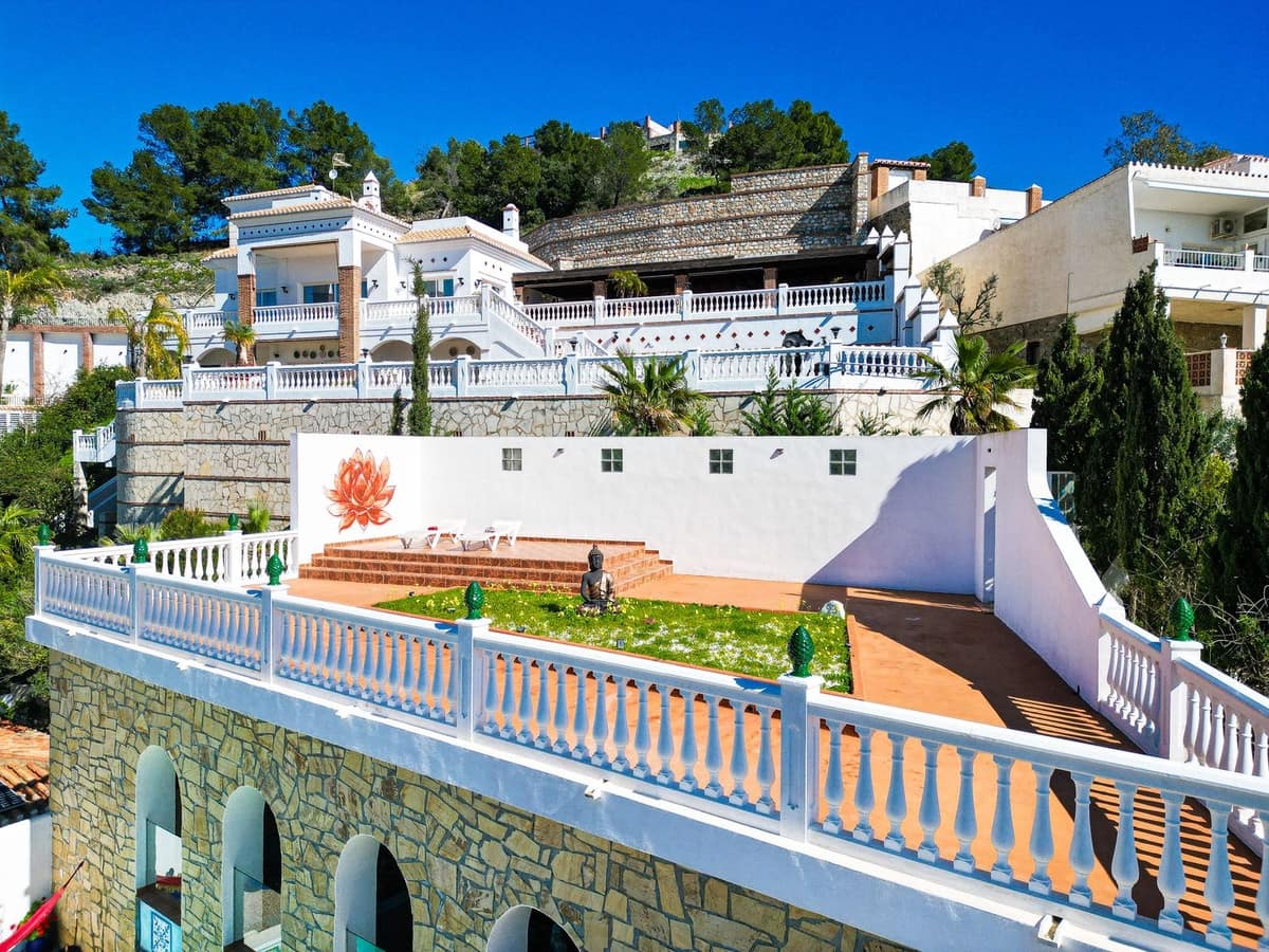 Chalet de 3 habitaciones en Almuñécar en venta con piscina garaje - 749.000 € (Ref: 9912384)