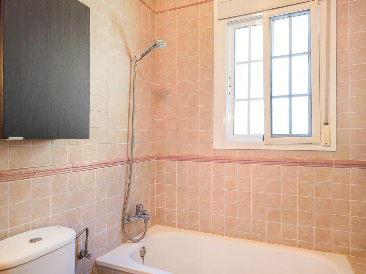 3 quarto Moradia para venda em Arenas com piscina garagem - 420 000 € (Ref: 9916352)