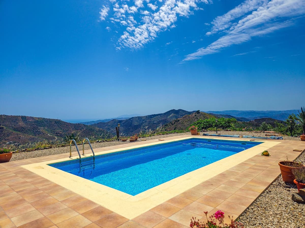 3 quarto Moradia para venda em Arenas com piscina garagem - 420 000 € (Ref: 9916352)