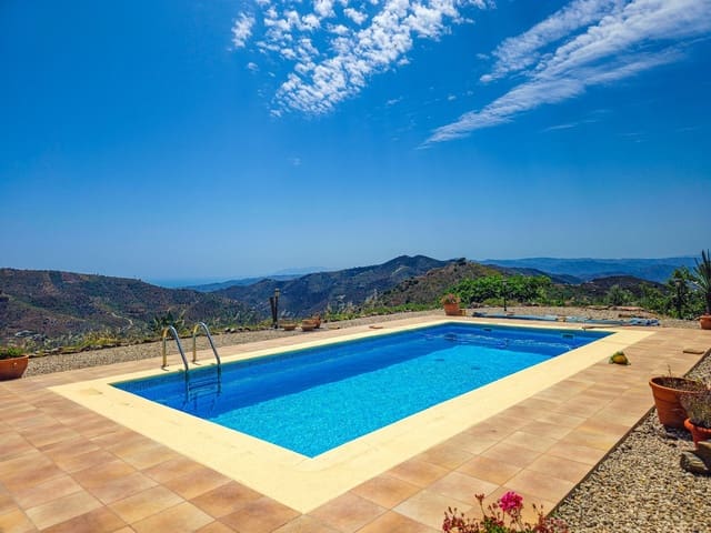 3 quarto Moradia para venda em Arenas com piscina garagem - 420 000 € (Ref: 9916352)