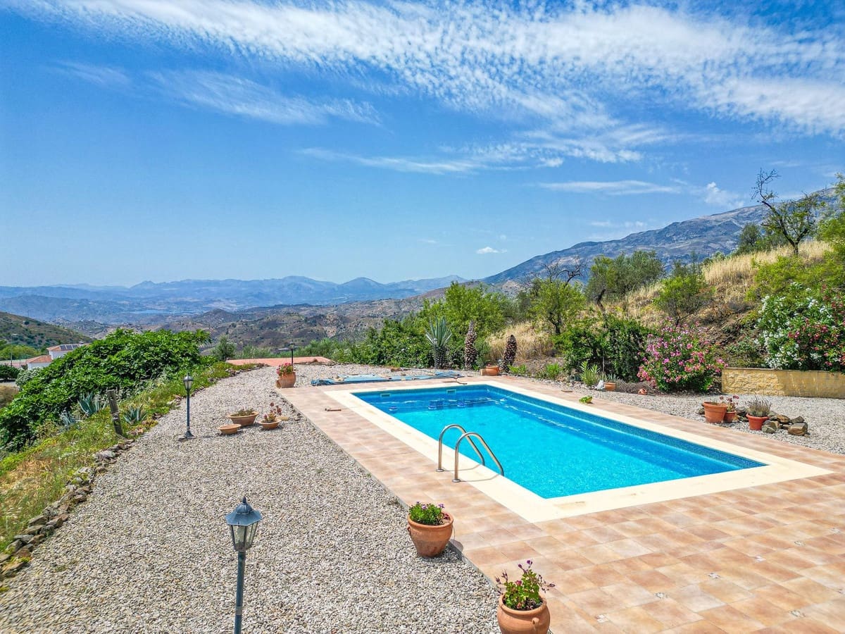 3 quarto Moradia para venda em Arenas com piscina garagem - 420 000 € (Ref: 9916352)