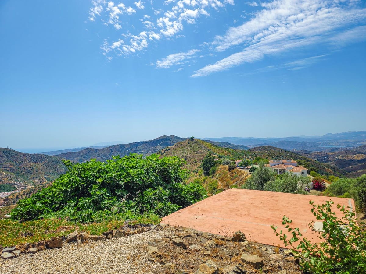 3 quarto Moradia para venda em Arenas com piscina garagem - 420 000 € (Ref: 9916352)