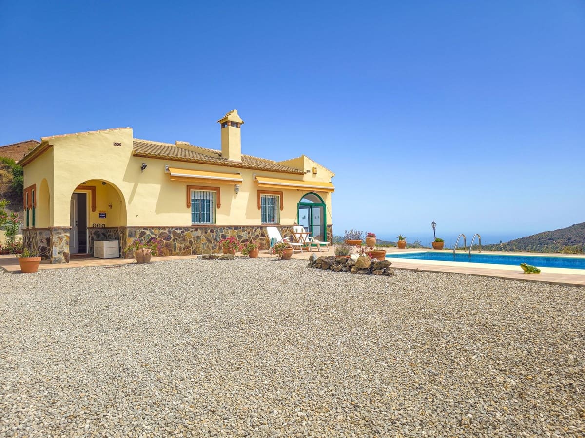 3 quarto Moradia para venda em Arenas com piscina garagem - 420 000 € (Ref: 9916352)