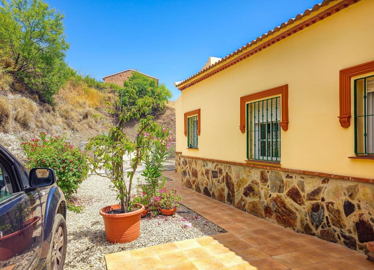 3 quarto Moradia para venda em Arenas com piscina garagem - 420 000 € (Ref: 9916352)