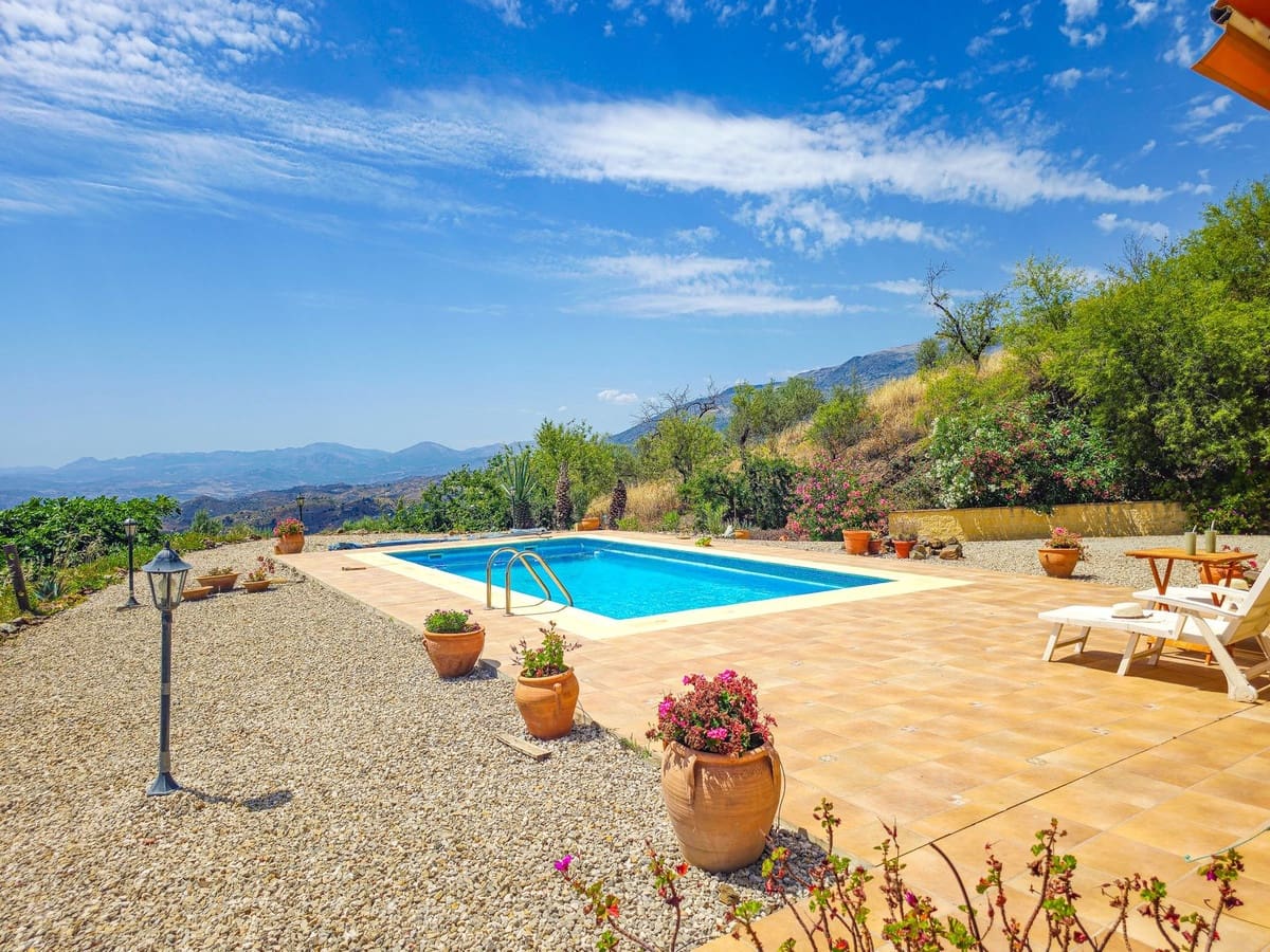 3 quarto Moradia para venda em Arenas com piscina garagem - 420 000 € (Ref: 9916352)