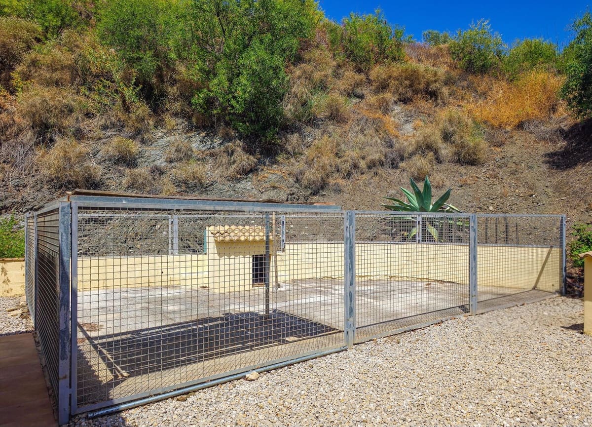 3 quarto Moradia para venda em Arenas com piscina garagem - 420 000 € (Ref: 9916352)