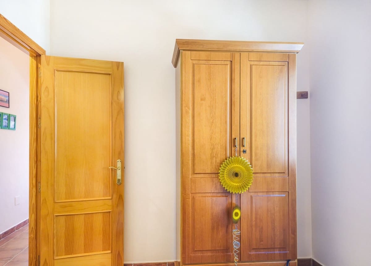 3 bedroom Villa for sale in Arenas with pool garage - € 420,000 (Ref: 9916352)