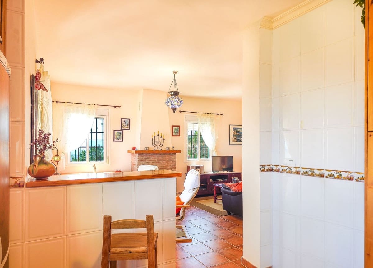 3 bedroom Villa for sale in Arenas with pool garage - € 420,000 (Ref: 9916352)
