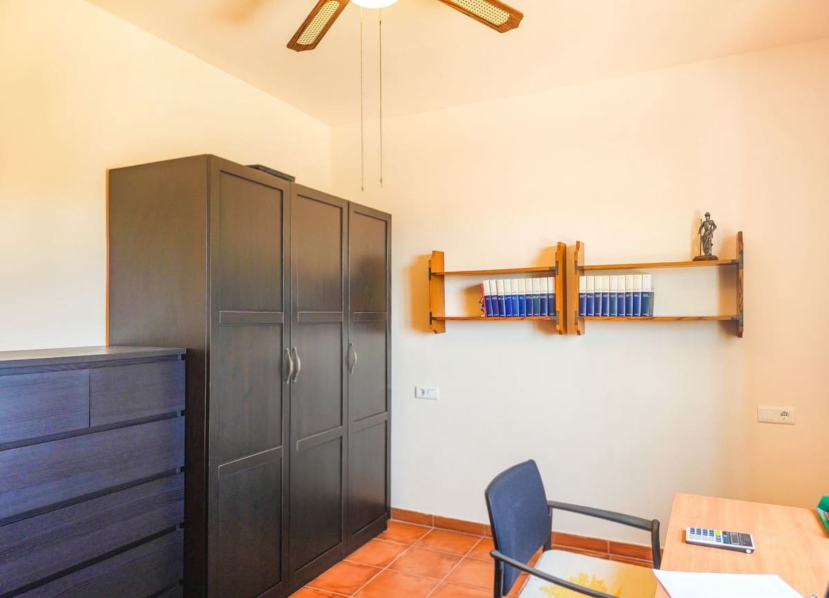 3 bedroom Villa for sale in Arenas with pool garage - € 420,000 (Ref: 9916352)