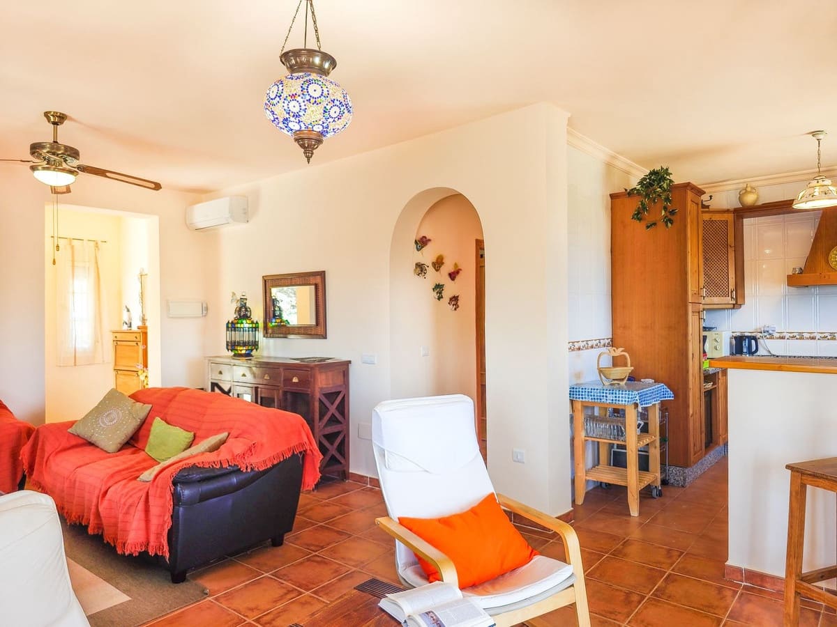 3 bedroom Villa for sale in Arenas with pool garage - € 420,000 (Ref: 9916352)