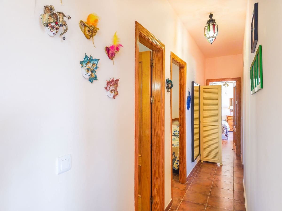 3 bedroom Villa for sale in Arenas with pool garage - € 420,000 (Ref: 9916352)