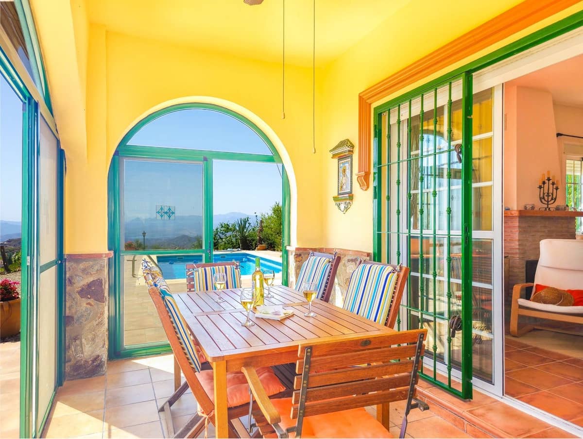 3 bedroom Villa for sale in Arenas with pool garage - € 420,000 (Ref: 9916352)