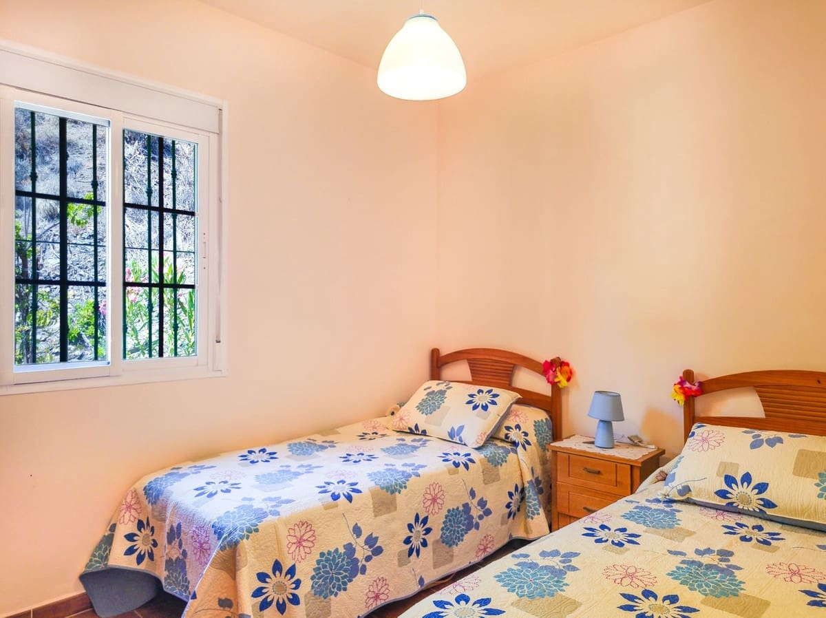 3 bedroom Villa for sale in Arenas with pool garage - € 420,000 (Ref: 9916352)