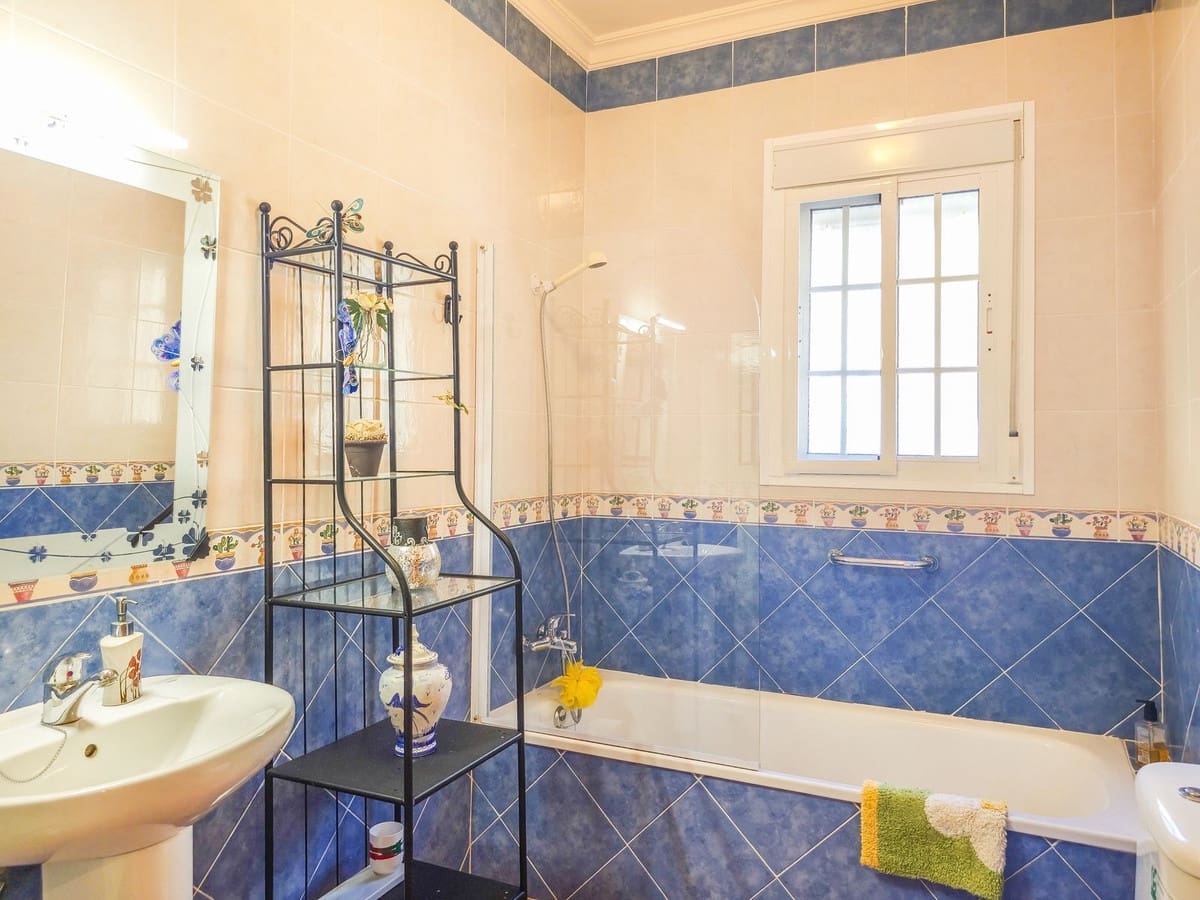 3 bedroom Villa for sale in Arenas with pool garage - € 420,000 (Ref: 9916352)