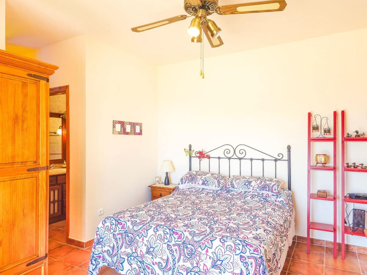 3 bedroom Villa for sale in Arenas with pool garage - € 420,000 (Ref: 9916352)