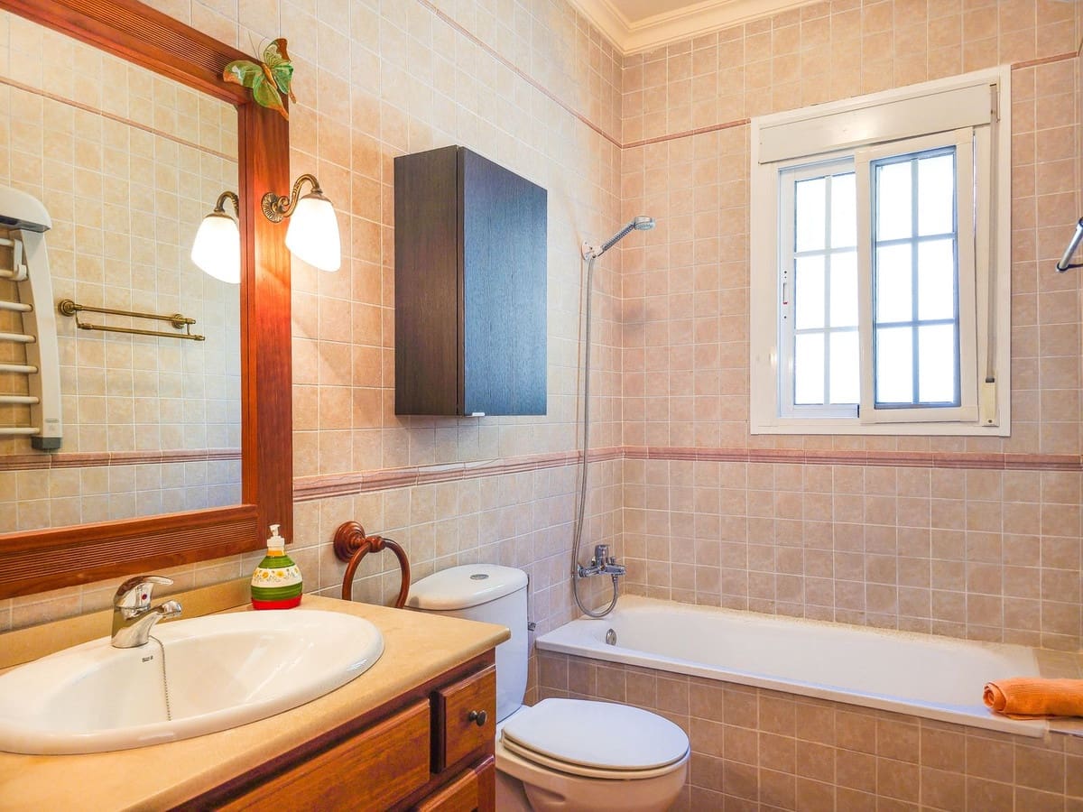 3 bedroom Villa for sale in Arenas with pool garage - € 420,000 (Ref: 9916352)