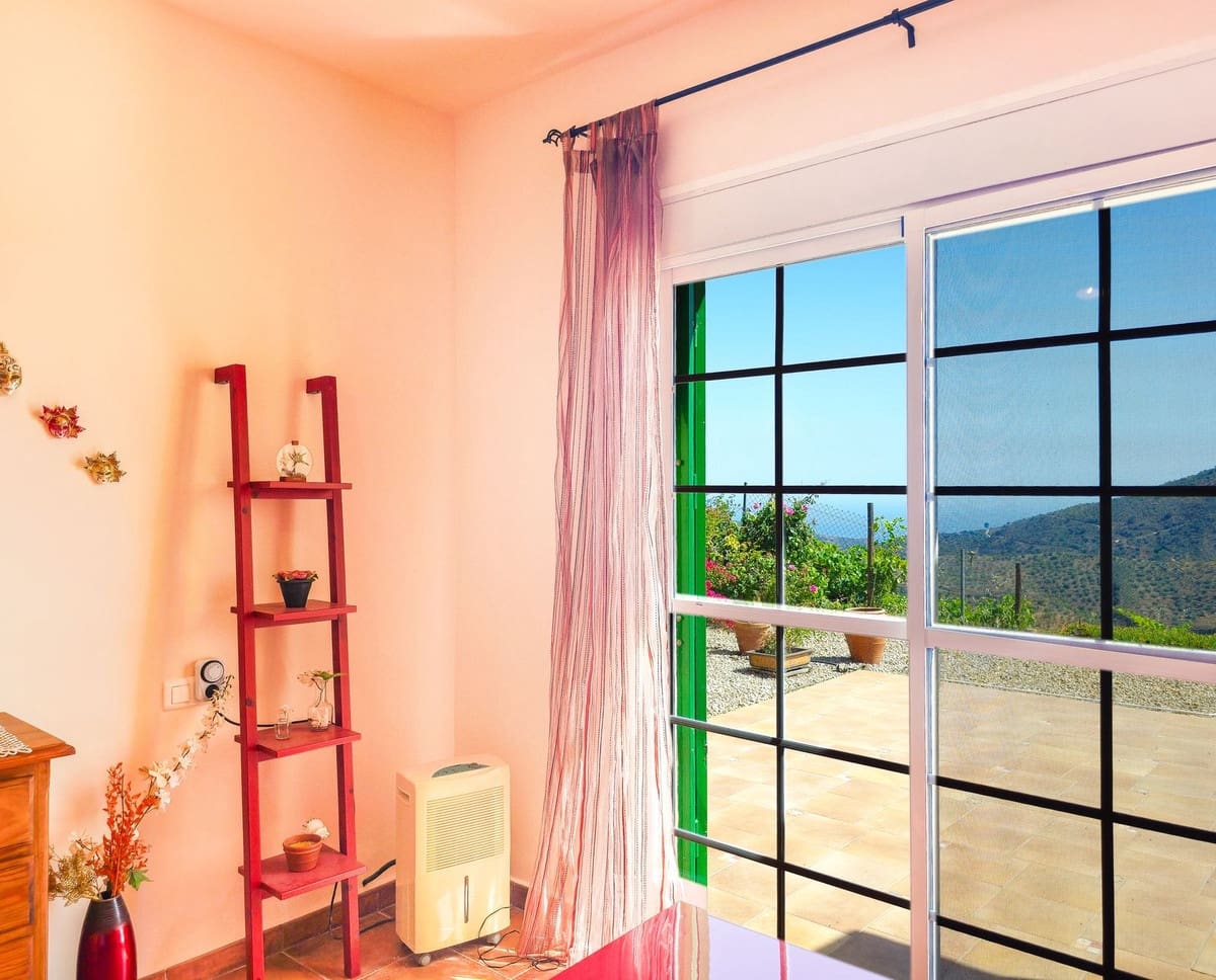 3 bedroom Villa for sale in Arenas with pool garage - € 420,000 (Ref: 9916352)