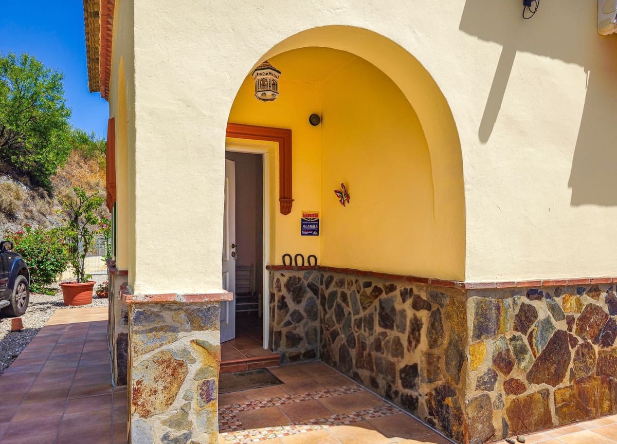 3 bedroom Villa for sale in Arenas with pool garage - € 420,000 (Ref: 9916352)