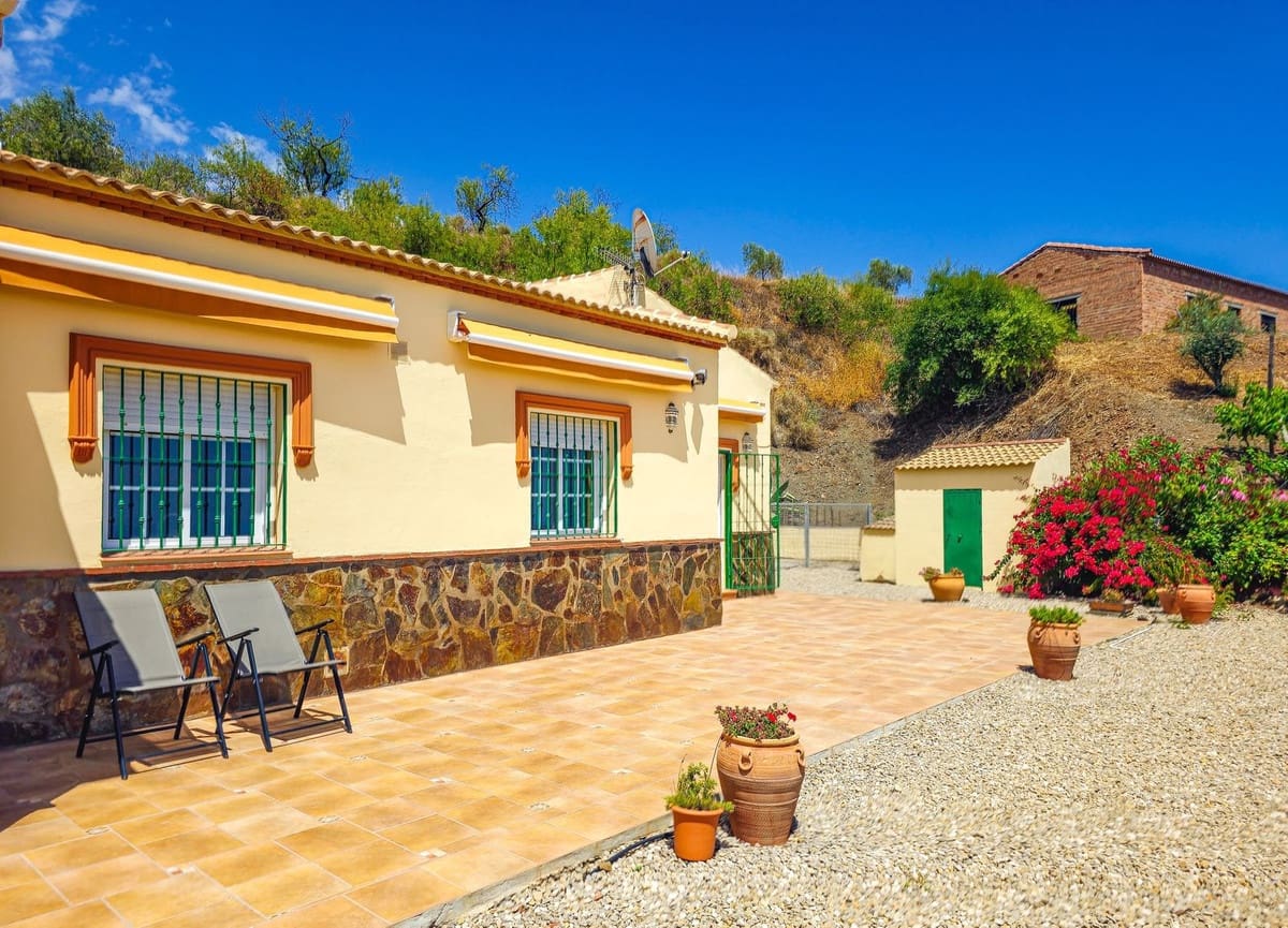 3 bedroom Villa for sale in Arenas with pool garage - € 420,000 (Ref: 9916352)